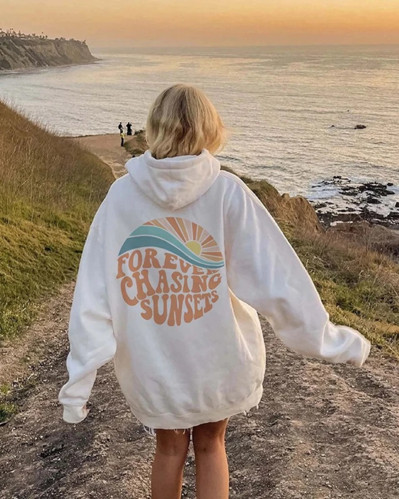 KIRA - Stylish Hoodie "Forever Chasing Sunsets"